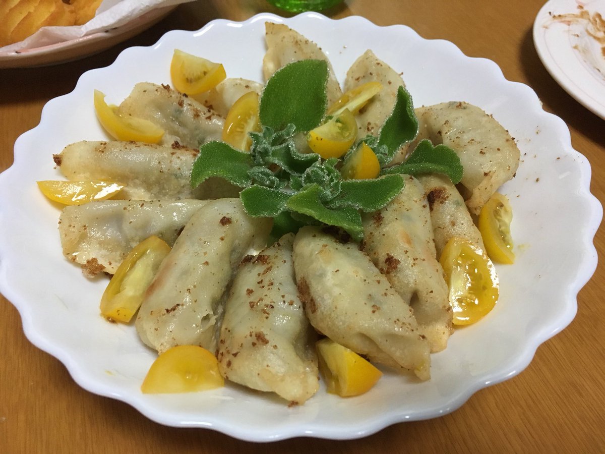 macaronparty's tweet photo. @miztamari_nikki 1つ目は名探偵コナンカフェのアポトキシンカレーです！
2つ目はgramのパンケーキです！
3つ目は居酒屋おうか 宜野湾店のご飯です！
4つ目は手作りのインスタ映え餃子です！
#トミー賞 https://t.co/3T4GiLMrko