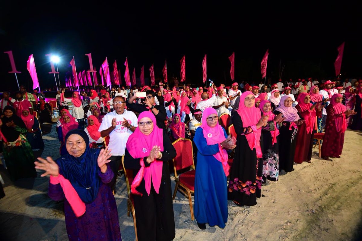 ahmed_nihan's tweet photo. Mirey Addu City gai Firstlady  Madam Fathimath Ibrahim beyvvevi Campaign Jalsaa! Coalition ah Size fenijje kamah ummeedhu kuran.  #PPM #ProgressShared #YameenShaheem2018 @em_saeed https://t.co/YwT5DgKS31