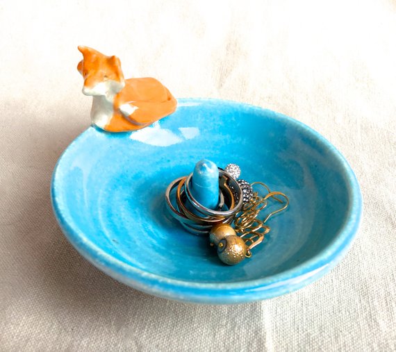 ZenCatPottery's tweet photo. Store your Jewelry!  https://t.co/b9QbIidCj0 #etsyhandmade #etsy #ceramics #Ringdish #ringcone https://t.co/u6rTEuUVZI