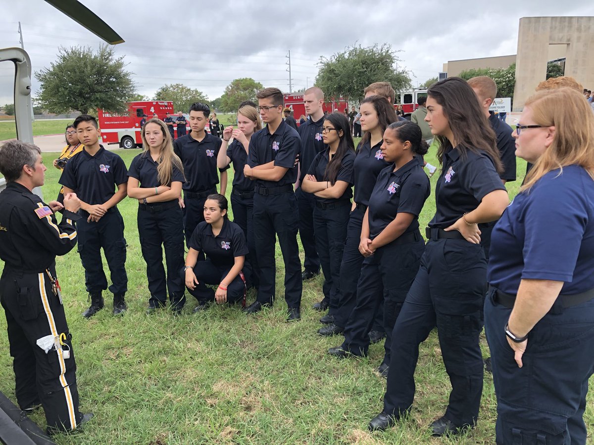 EMT_ATC's tweet image. PHI Med 10 talking to our students! @ctedentonisd @PHIAirMed @dentonisd @DentonATC #airambulance #ems #emtstudents #DentonISDDelilvers