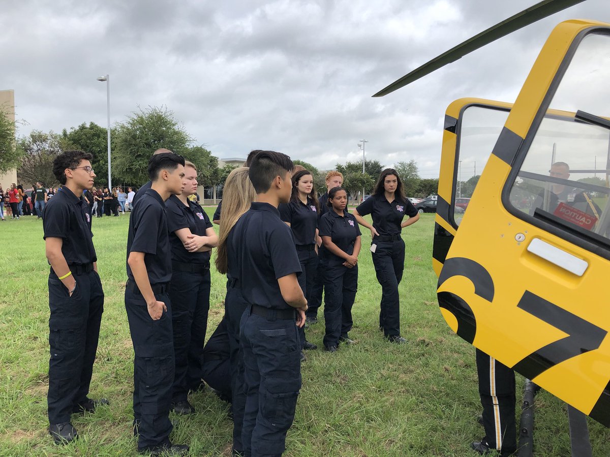 EMT_ATC's tweet image. PHI Med 10 talking to our students! @ctedentonisd @PHIAirMed @dentonisd @DentonATC #airambulance #ems #emtstudents #DentonISDDelilvers