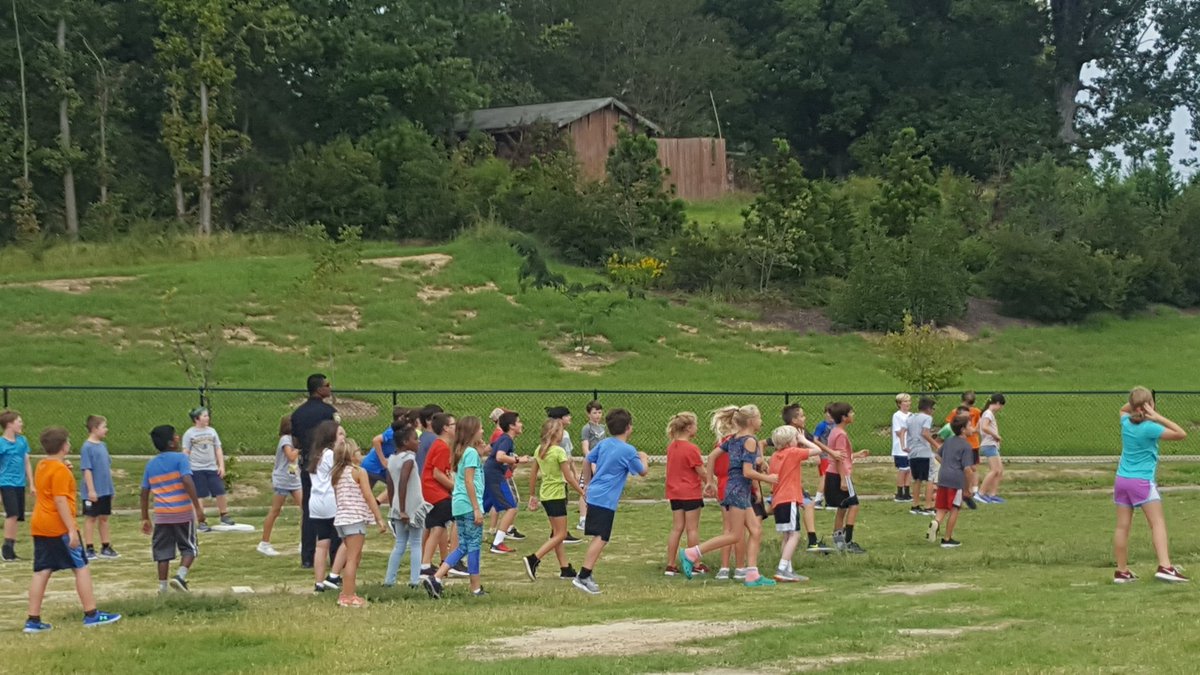 MrsBeickert's tweet photo. It's a bird...it's a plane...no, it's Officer Patel at 5th grade recess!  #connectwiththecommunity #SRElovesOfficerPatel @mleach2 @misshobbs5 @peachmerr @jenhickcox @Chalfont5th @mrslewitt https://t.co/lttzLG32B5
