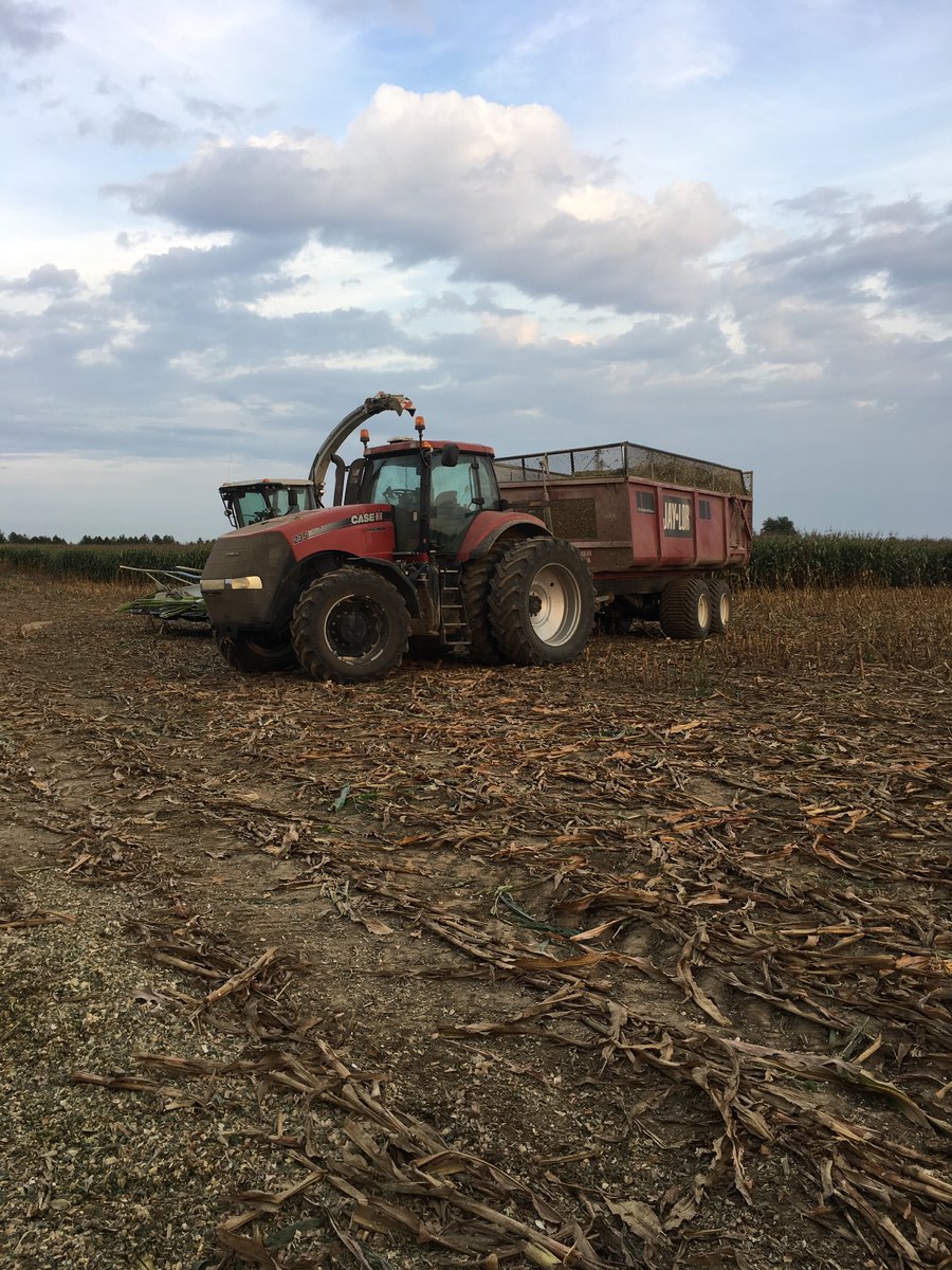 RT @katrinajwr: It may not be a conventional gathering for a meal, but we wouldn’t have it any other way. #farmersfeedcities #caseih #jaylor #farmlife