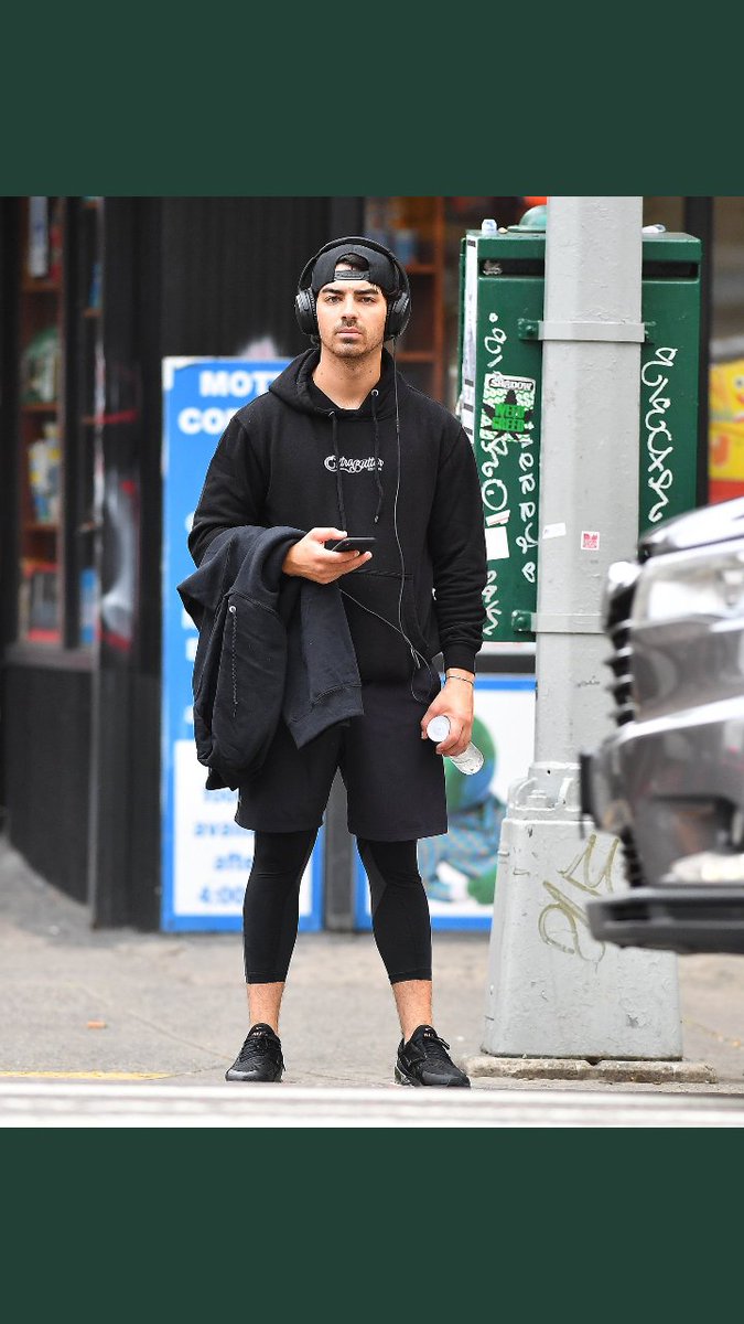 PlobnrgNews's tweet photo. Sep 21: @joejonas out for a walk in New York City. #joejonas #SophieTurner #DNCE #TEAMDNCE #joejonas https://t.co/XhQmJa30TC