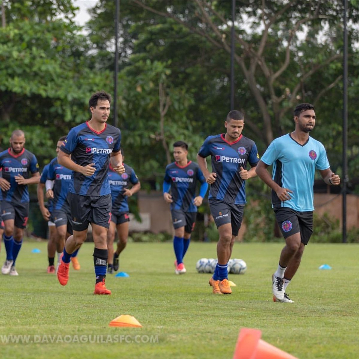 JYH7's tweet photo. Game day vs #CeresFC 4pm kickoff at Rizal Memorial @davaoaguilasfc #dafc #davaoaguilasfc #sukolaguilas 🦅🦅 #orassapaglupad https://t.co/UOavX18gYe