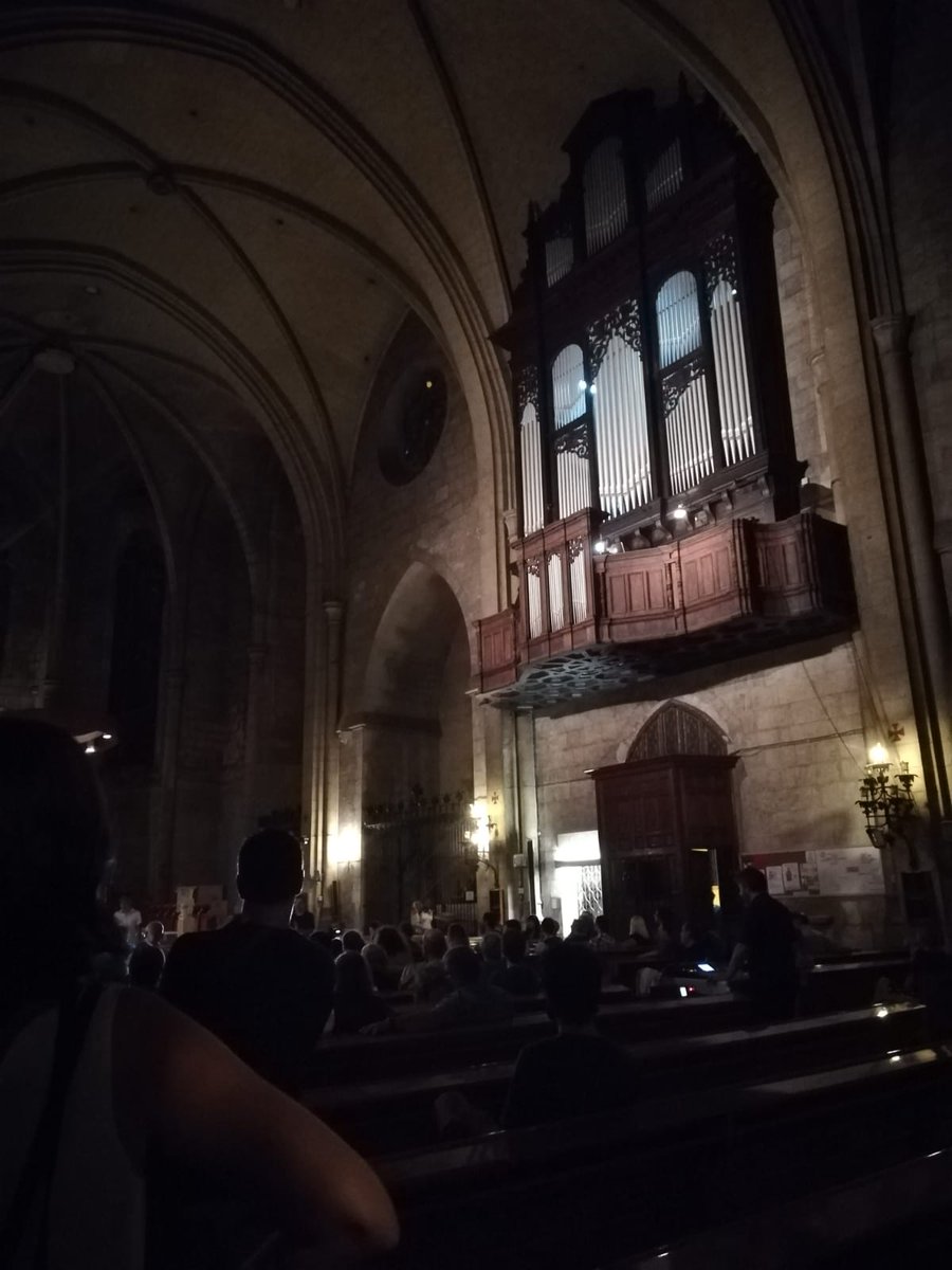 Vinfonies's tweet photo. Punt i final. Amb la màgia de la basílica, l'orgue i l'electrònica ens acomiadem. #Vinfonies https://t.co/z2MMU8hHaO