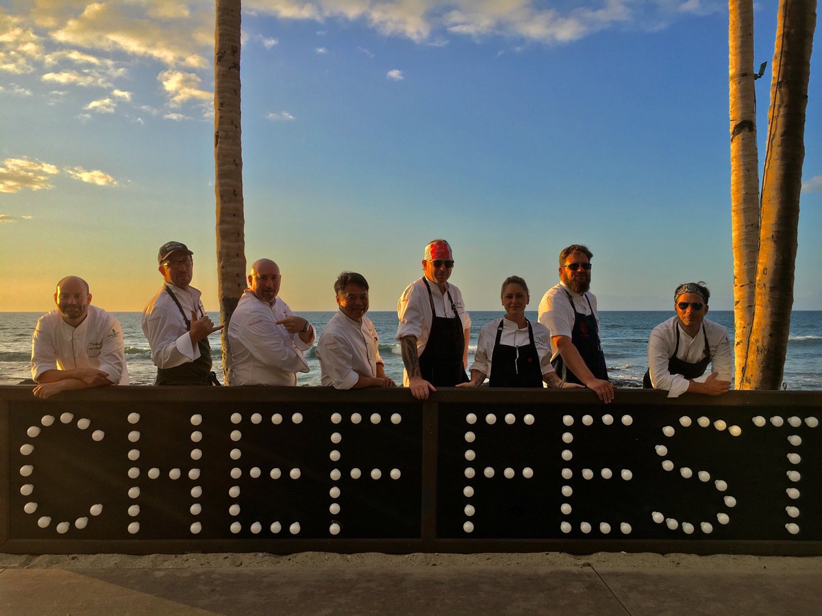 ChefBellec's tweet photo. A big Mahalo @bragard_france and @Bragard_USA for dressing us up during #FSChefFest @FSHualalai #chefs #chefjackets #CelebrityMasterchef #bragard 🙏🏻🤙🏻 https://t.co/dD4dcWXL4Y