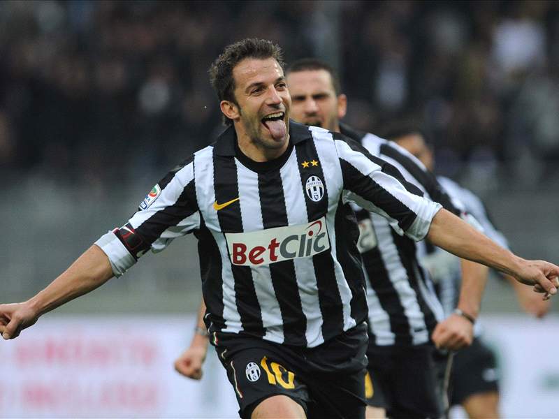 SACCLA's tweet photo. EMA 2018 Presenter - Alessandro Del Piero! The Italian soccer legend will attend the EMA and present the award to Zlatan Ibrahimović. See you on Saturday September 29 @delpieroale @Ibra_official! #ELIASONMERITAWARD #saccla
Photo: Valerio Pennicino/Getty Images https://t.co/3ky1J4uOxp