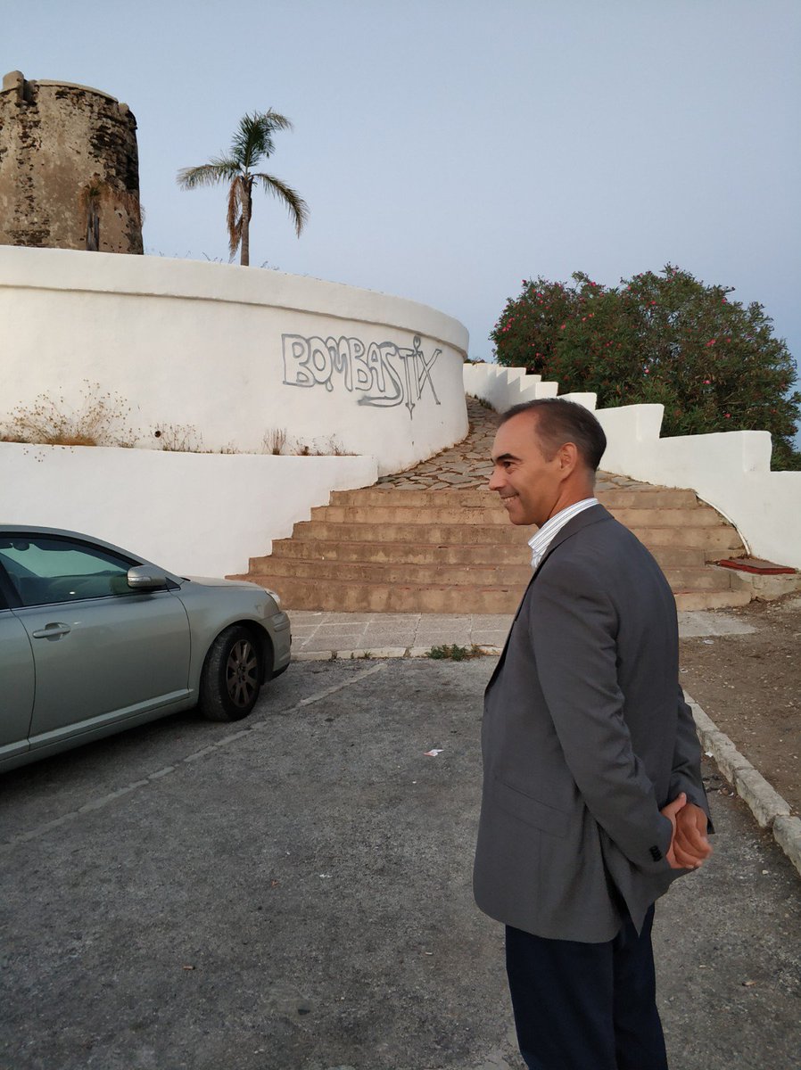 PPBenalmadena's tweet photo. Visita a #Torremuelle dónde @JuanALaraMartin acompañado de @victorggpp y algunos afiliados, han podido comprobar el lamentable estado en el que se encuentra la zona, abandonada por el #desgobierno. Así lo transmitieron los diferentes presidentes.
#PrimeroBenalmádena #Lara2019 https://t.co/OVDf3jFBzk