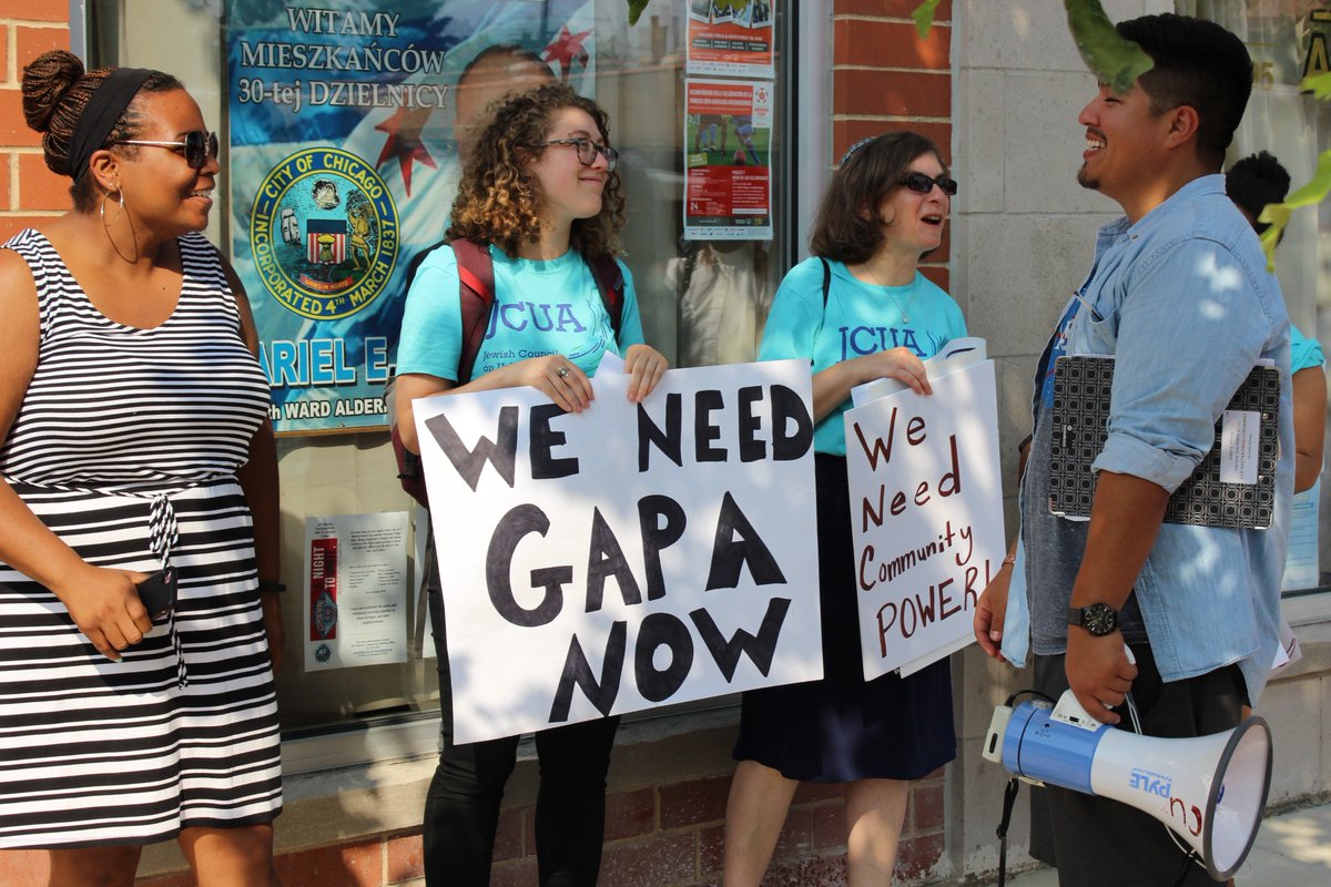 ChicagoGapa's tweet photo. There's a way to bring together Chicago's neighborhoods and the city's police force. ChicagoGAPA is helping find that way. Won't you join us? Learn more at https://t.co/KTc7wcGDJs. #PeaceDay https://t.co/GVAuFbR39F