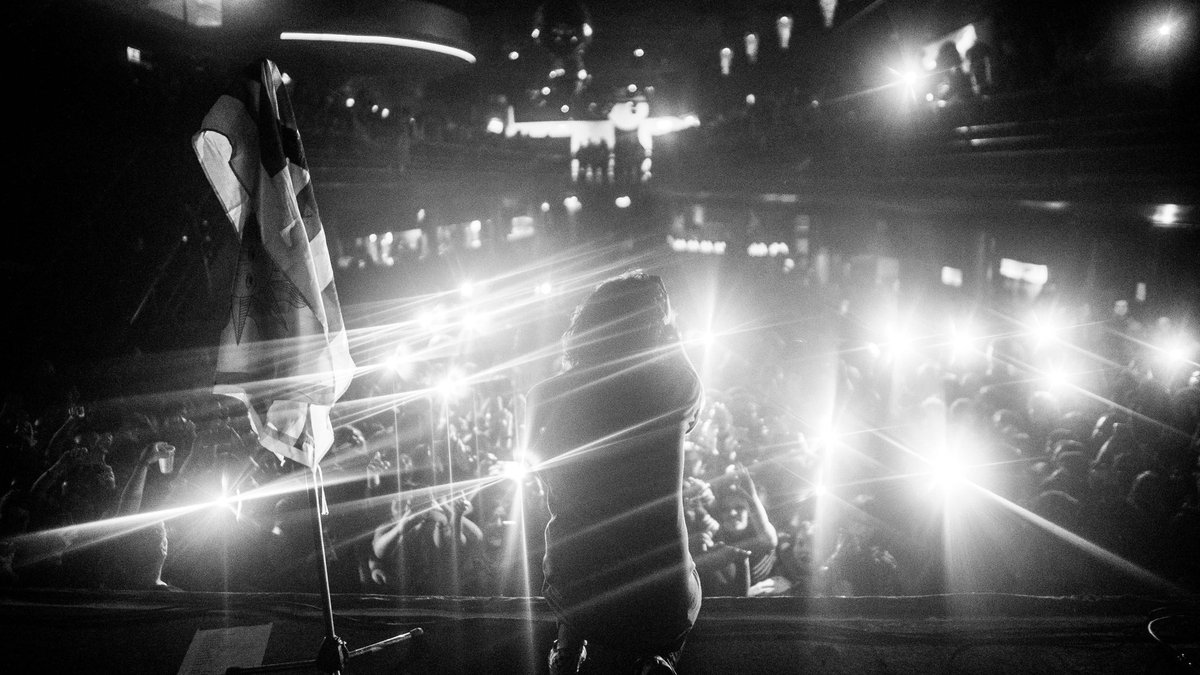 SWStheband's tweet photo. So excited to see lights like these again. Who’s coming out to rock with us and @GoodCharlotte this fall?

Tickets &amp; VIP: https://t.co/NxP5OGpRBr

📸: @samlink https://t.co/bGBDAafy5B