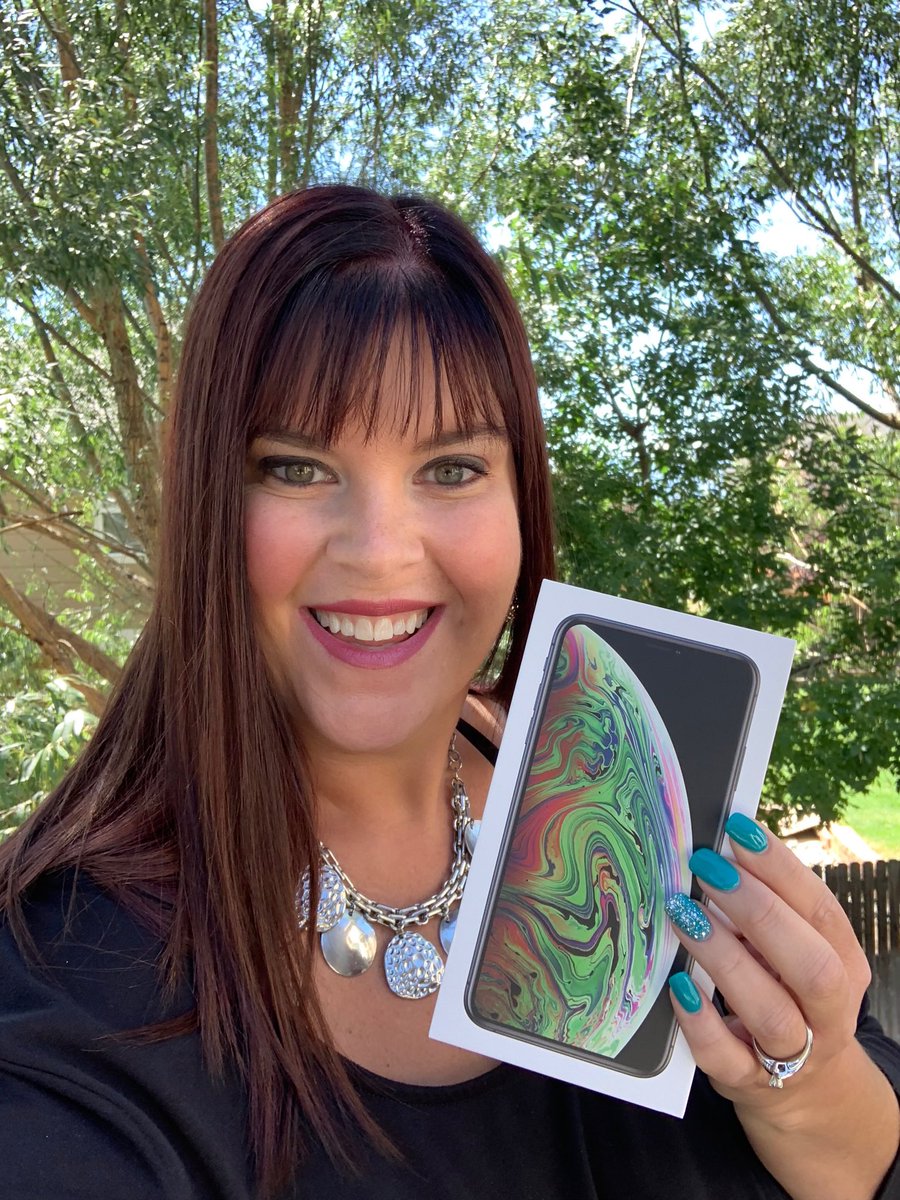 mandicobb's tweet image. Just got the new iPhone Xs Max at my local Xfinity Store in Colorado Springs. It was completely effortless and painless! #XFINITY #xfinitymobile
