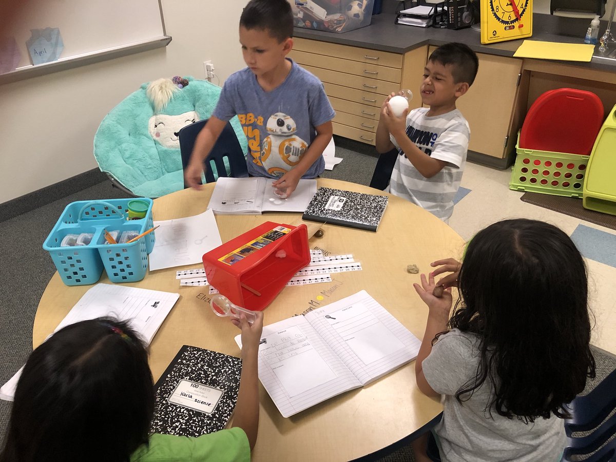 MsGartmann's tweet photo. Little scientists hard at work making observations! #ThompsonIsExcellece #rm411 #fabfirsttimeline https://t.co/iZUEPq1qYe