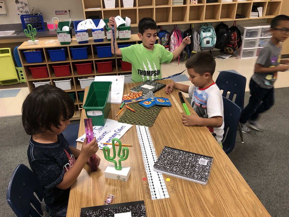 MsGartmann's tweet photo. Little scientists hard at work making observations! #ThompsonIsExcellece #rm411 #fabfirsttimeline https://t.co/iZUEPq1qYe