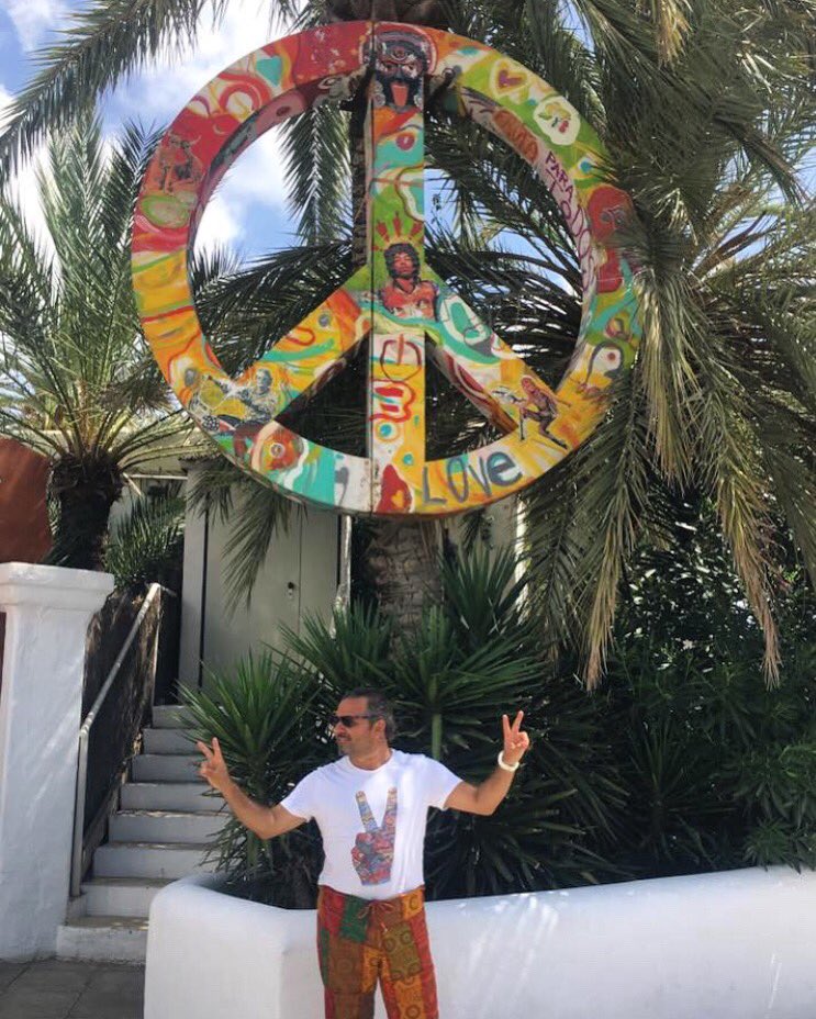 GKimsesizcan's tweet photo. #Peace at #Home ✌🏼
#Peace in the #World ☮️
#V #For #VIPAdres
#GökhanKimsesizcan
#DünyaBarışGünü
#Uluslararası #Barış Günü #21Eylül https://t.co/Uj4nAJWRO4