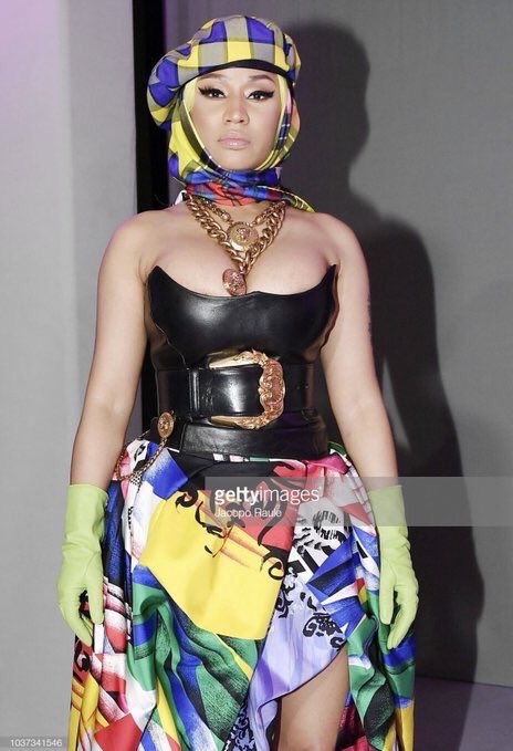 calminaj's tweet photo. FENDI &amp; VERSACE 😍👑 https://t.co/PALnYOYB6O