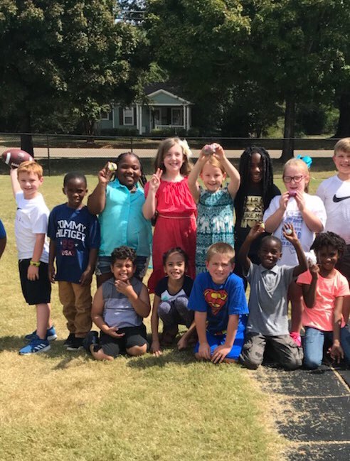 joynerTPSD's tweet photo. Happy #InternationalDayOfPeace from all of us at Joyner. Students were happy to show off their peace pebbles after their hunt. #tpsd https://t.co/eUNaT25Nj7