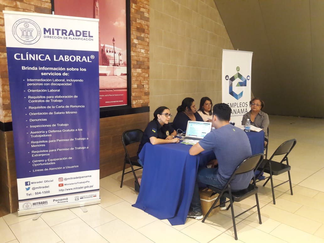 MitradelPma's tweet image. Realizamos en el Centro Comercial Metro Mall, una serie de volanteos y orientaciones relativas a las normativas laborales como parte de las jornadas de #ConoceTuDerecho y #ClínicaLaboral .