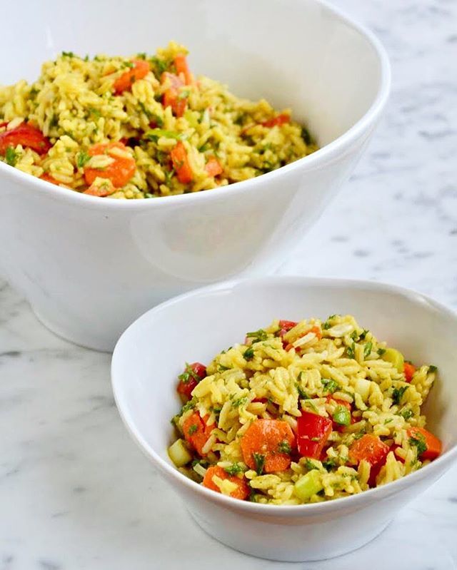 Eat2RunTeam's tweet photo. Hearty Rice Salad🍚🥗 An #eat2run classic and to this day (6 years later) still one of my favourite pre-race meals💛 In fact it’s what I’m eating for lunch today!
•
This salad can be made with chickpeas or chicken for a more protein rich dish, and/or ad… https://t.co/MSUDHyFhyR https://t.co/Dd8KRU7C40