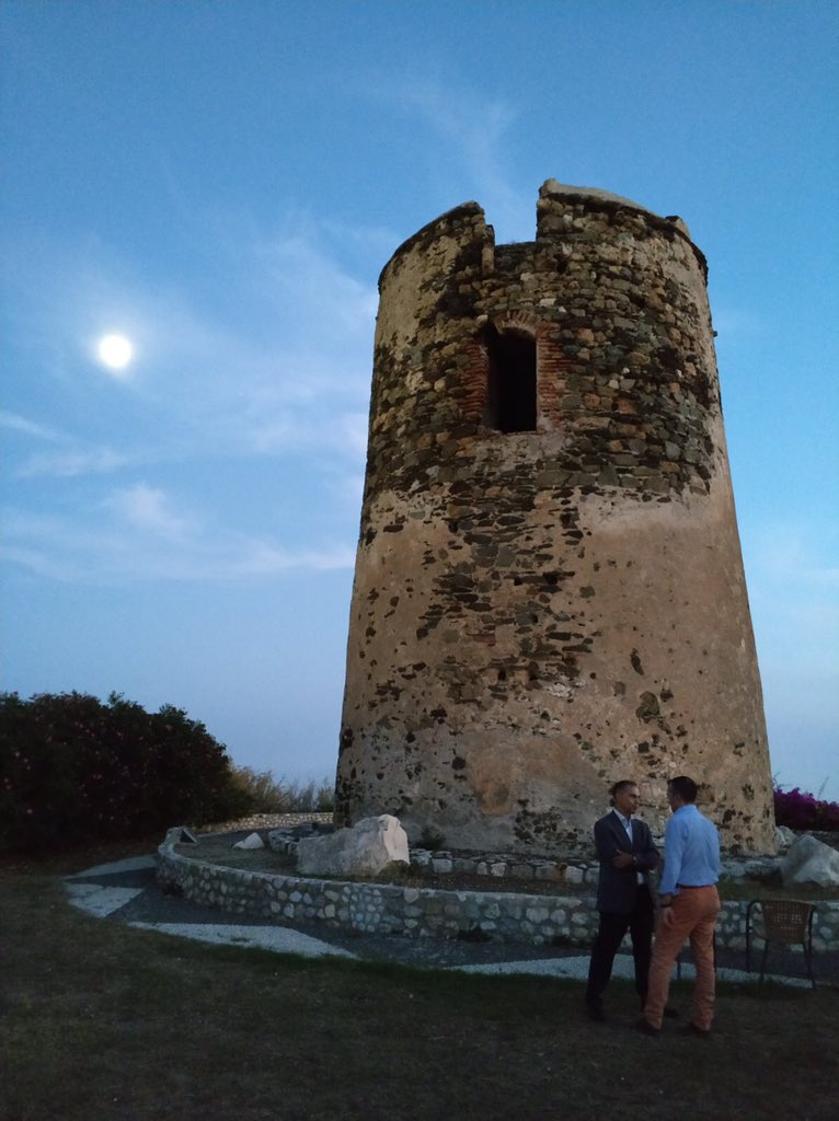 JuanALaraMartin's tweet photo. Ayer, visita #Torremuelle junto a vecinos de la zona. Comprobando el lamentable estado por el abandono del #desgobierno, dicho por los presidentes de comunidades que nos acompañaban.
#PrimeroBenalmádena #Lara2019 #TorreVigía https://t.co/Y108hMMKch