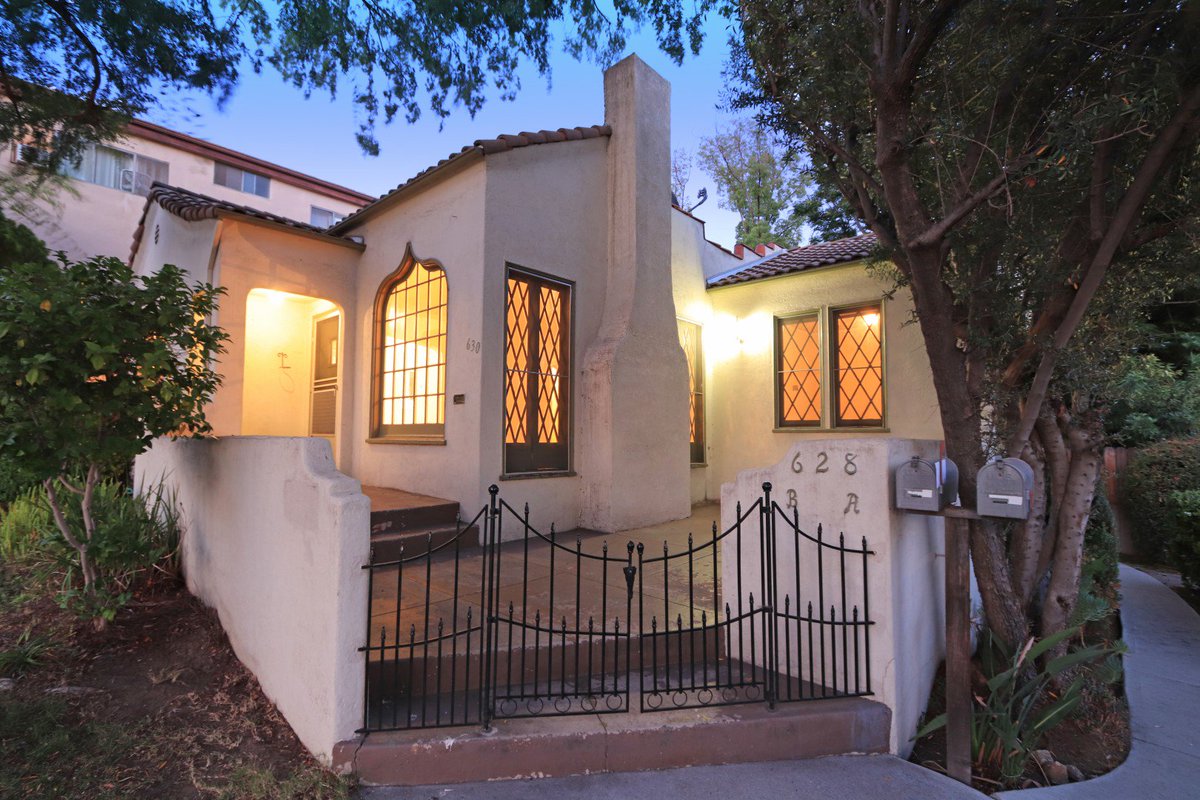 TheFoggs's tweet photo. Spanish Sweet Heart 628 E. Harvard Rd #Burbank 2+1 Front House and 2 1BD 1BA Units $1,149,000.00 #fogglisting #realestate @TheFoggs #DRE01149065https://vt.realbiz360.com/Listing-2253676.html https://t.co/f5VY6iA8l3