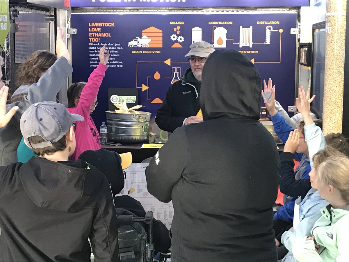 5th Graders learning how corn is made into clean burning ethanol while visiting the Biofuel Mobile Education Center at #NormanBorlaug Inspire Day @ggecorn @ssovprincipal @ACEethanol @iowafuel @iowa_corn @EthanolRFA @GrowthEnergy @SenJoniErnst @GrassleyPress @IAGovernor