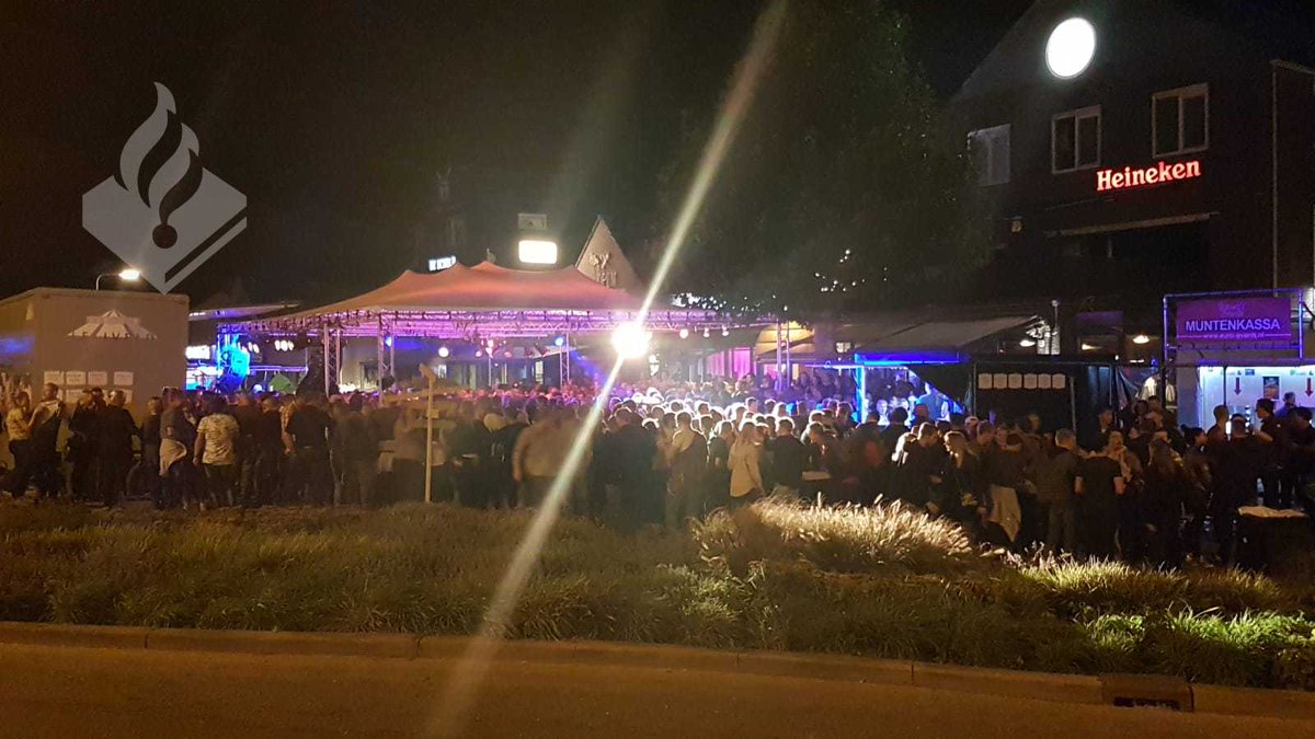 POL_KaagenBrssm's tweet photo. Gisteren, vandaag en morgen is @PolNieuwkoopKB ook weer aanwezig bij activiteiten/feesten rondom de Veense kermis week in #Roelofarendsveen. Laten we er met z'n allen weer een gezellig feest van maken. #VK18 #veensekermis @KaagenBraassem https://t.co/PZWXclPBJ1