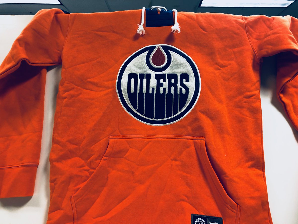 NHLMedia's tweet photo. Now this is a SICK giveaway. RETWEET for a chance to call this @EdmontonOilers pullover (L) yours, and watch the Oilers take on the @NHLJets, next! https://t.co/G4dtpgCLk8