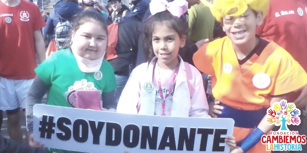 ¡Hay buenas noticias de Martina! Jacqueline, su mamá, nos informa que ya salió de pabellón y que todo resultó muy bien, se siente muy agradecida del apoyo y cariño para su hija. Ahora vienen las horas en que necesita mucho más apoyo espiritual.
#FuerzaDoctoraValiente💚#VivaLaVida