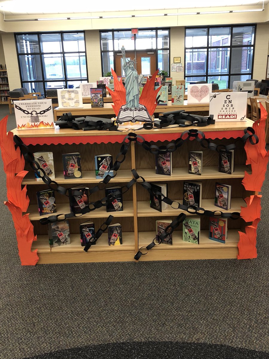 OGMiddleLibrary's tweet photo. We are ready for #BannedBooksWeek! Hoping our students enjoy “unchaining” a book! @BannedBooksWeek https://t.co/koMXG3Xfnc