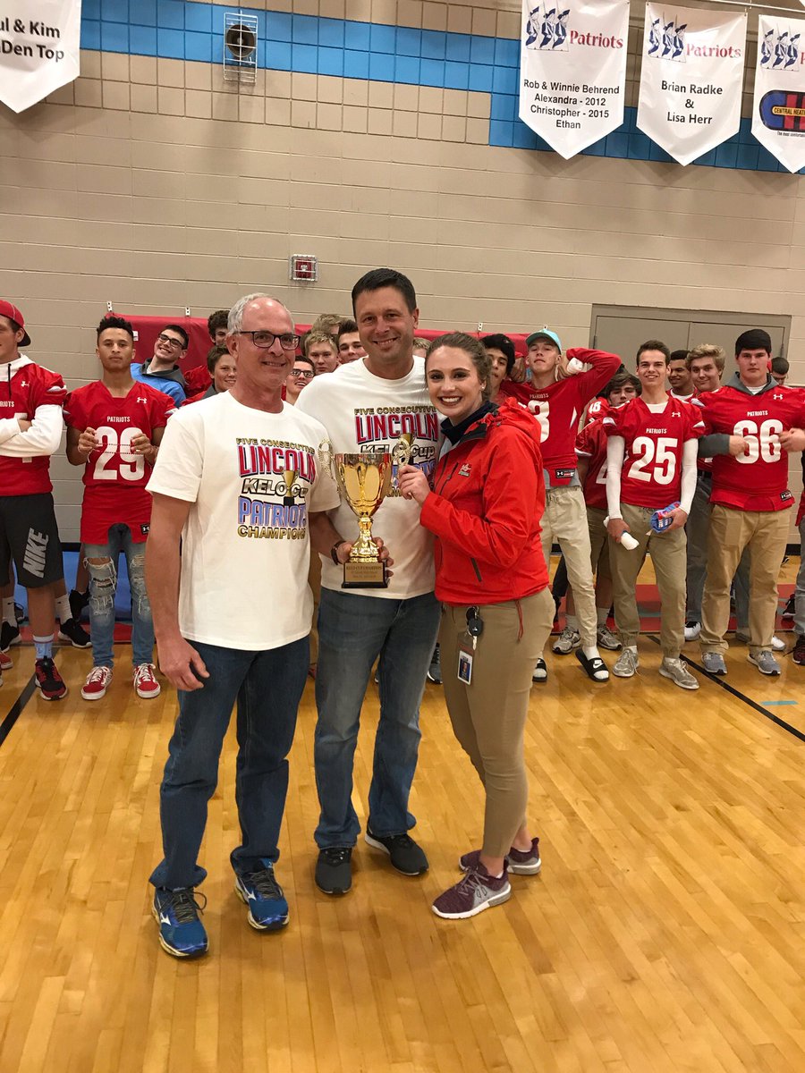 bailey_dagel's tweet photo. Incase you can���t read the shirts, Lincoln is your 2018 “AA” @keloland Cup Champions for the FIFTH straight year! Congrats to the Pats! #kelosports 🏆 https://t.co/8eofO8ugP2