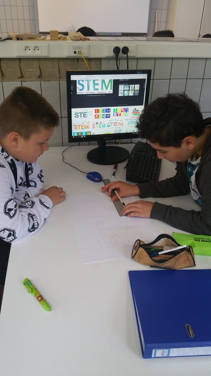 AtheneumMXM's tweet photo. MAXVAK STEM in 1A. Brainstorm en opzoekwerk rond de verschillende invalshoeken rond STEM. #MAXMETHODE #STEM @GOinAntwerpen @GO_onderwijs https://t.co/qje4cxvv3c