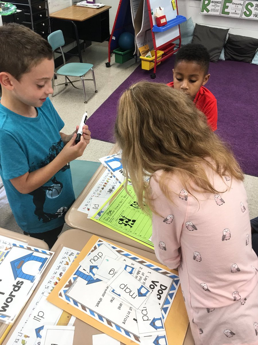 MsKolano's tweet photo. Started centers this afternoon! The teamwork was incredible! @WDRedBank @jscheetz https://t.co/5HruZyQOeI