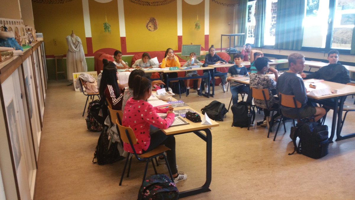 AtheneumMXM's tweet photo. MAX LATIJN in 1A. Terug een volle klasgroep Latijn. 👍 Cultuur en grammatica. #MAXMETHODE @GO_onderwijs https://t.co/ZF0tbC4EPZ