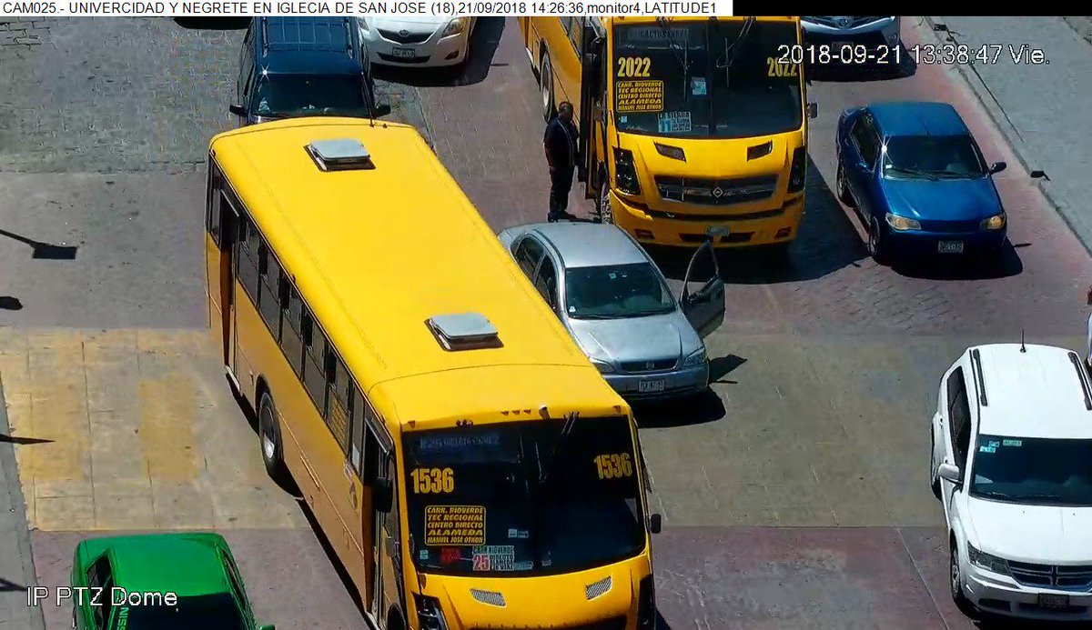 Sistema de videovigilancia reporta un percance vial en Av. Universidad y calle Negrete, solo con daños materiales.
Provoca tránsito lento en la zona.