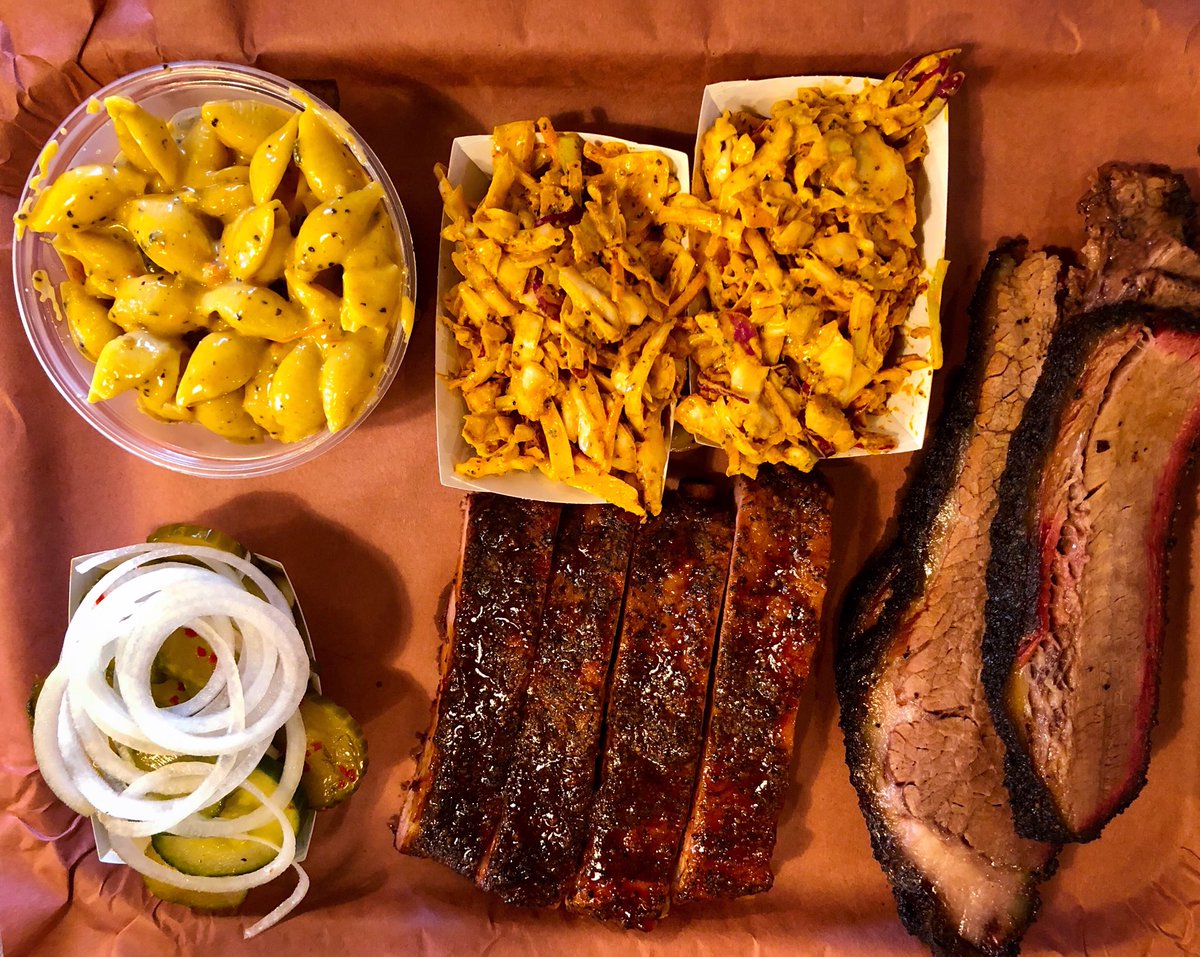 amyleitner's tweet photo. First stop in #Austin of course!! #LaBarbeque 🐷🇺🇸 https://t.co/oJXv8l2zae