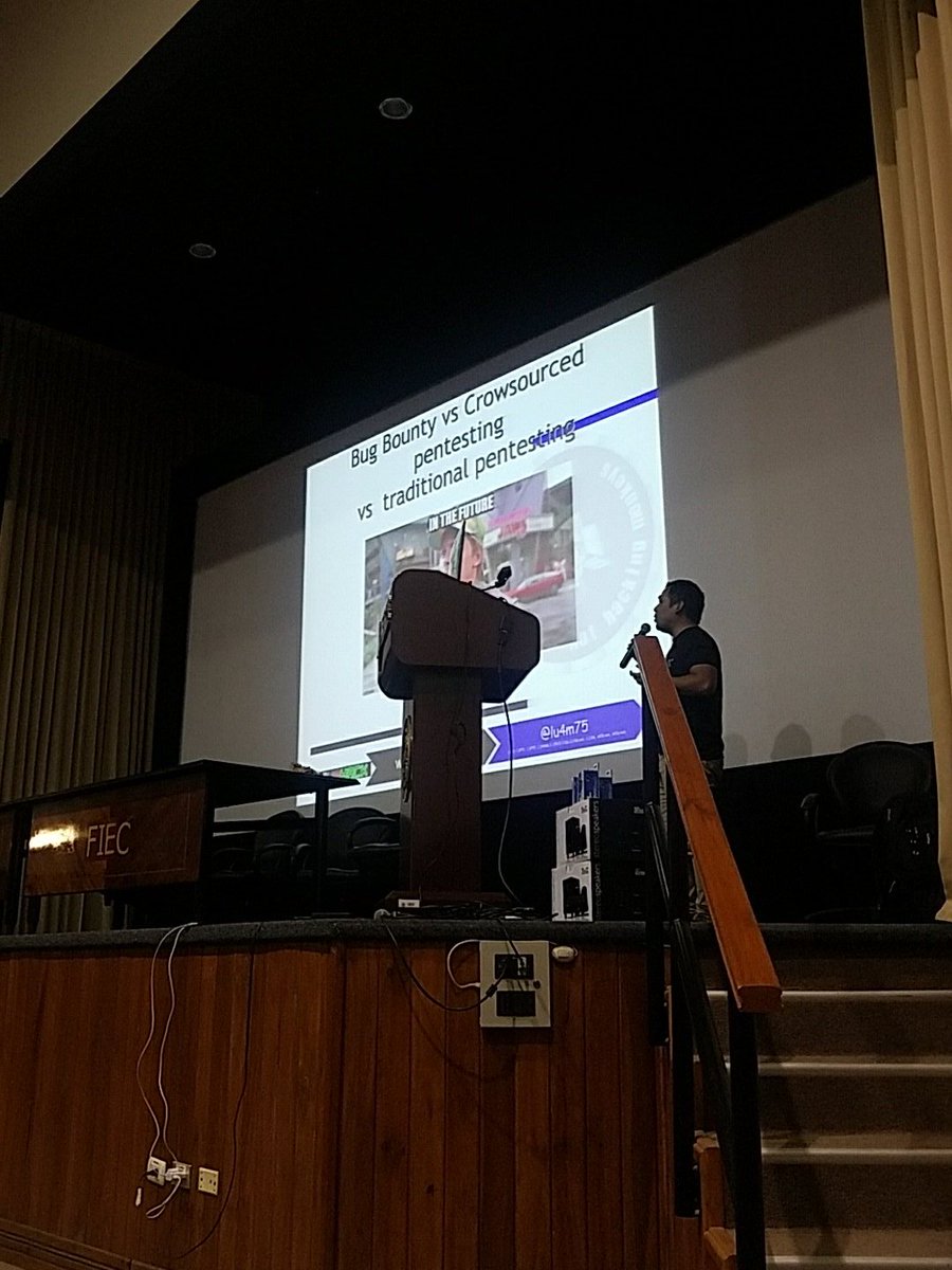 EcuaHackCon's tweet photo. Comienza la charla de Alexis Torres @Lu4m75: WebApp hunting - cazando dólares de manera legal.
#EcuaHack2018 https://t.co/ckziWVgggC
