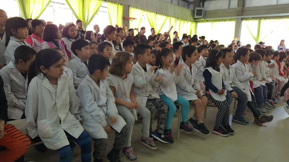fyuanjp's tweet photo. #Viernes Junto a mi colega Dip.@CRomeroOK estuvimos en la Escuela Bilingüe Argentino-China🇦🇷🇨🇳 celebrando el 69°Aniversario de la Fundación de la República Popular China.#Integración #ArgentinaChina Gracias a @deschner_monica por la invitación. https://t.co/tBD3mrJu1x https://t.co/4hpoOfFHCs