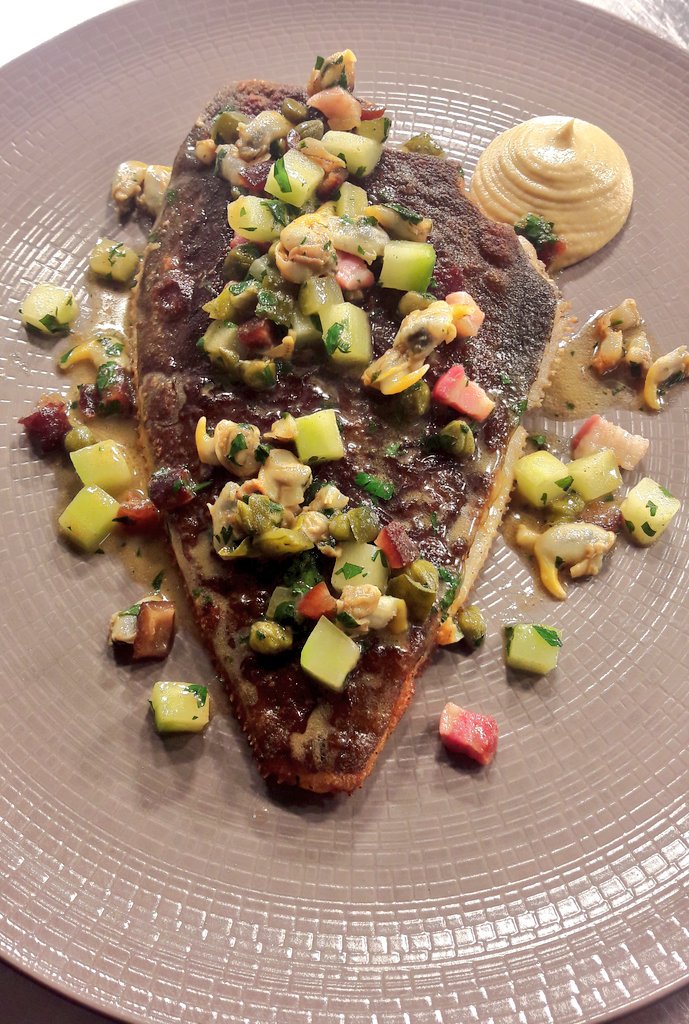 derekcreagh's tweet image. Ye'll be happy to know the plaice sold out !!

#freshfishfriday @FoyleHotel