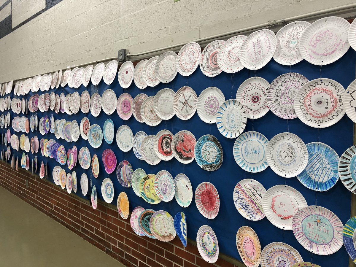 KCS_Jefferson's tweet photo. Celebrating Dot Day in support of #TNCollegAppWeek. #MakeYourMark to see there it takes you in #GraduationandBeyond. @CollegeforTN @KCS_District #OneTribe #RollTribe #DotDay https://t.co/kPrTtHpAvp