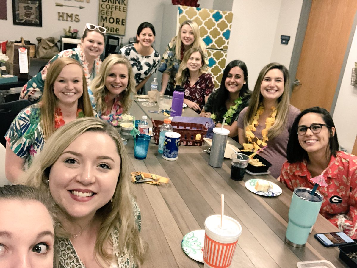 MrsNaborshms's tweet image. C Lunch teachers celebrating the last day of summer in style! Thanks Sunshine Committee for the rays of sunshine on this rainy day ☀️ #thebroncoway #hmsbroncos @Miss_LaneyHMS @Hickman_English @MsMcClendon_HMS @MsLushHMS @Cwiemann903 @MsWalkerHMS @mrsfryes7th @RichRichEDU