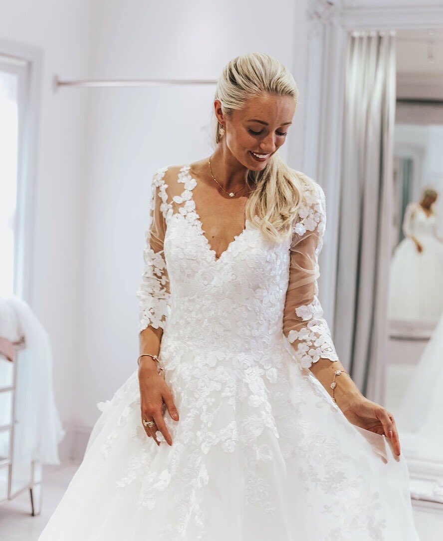 Webrides's tweet photo. We can’t wait to see @bemybride’s video from trying on the new @pronovias collection 😍

Sneak peek of one of the beautiful dresses that @FashionMumblr tried on 👰 What do you think?

#windsorandetonbrides #pronovias #bemybride #weddingdress #bridetobe https://t.co/g7ftCLHK0i