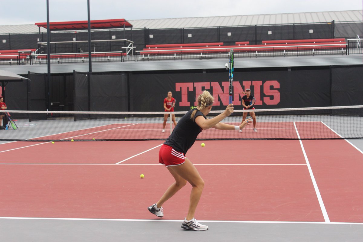 PackWTennis's tweet photo. Another great day on the courts! #GoPack🐺🐺🎾 #PackPractice https://t.co/1mZyM4q3No