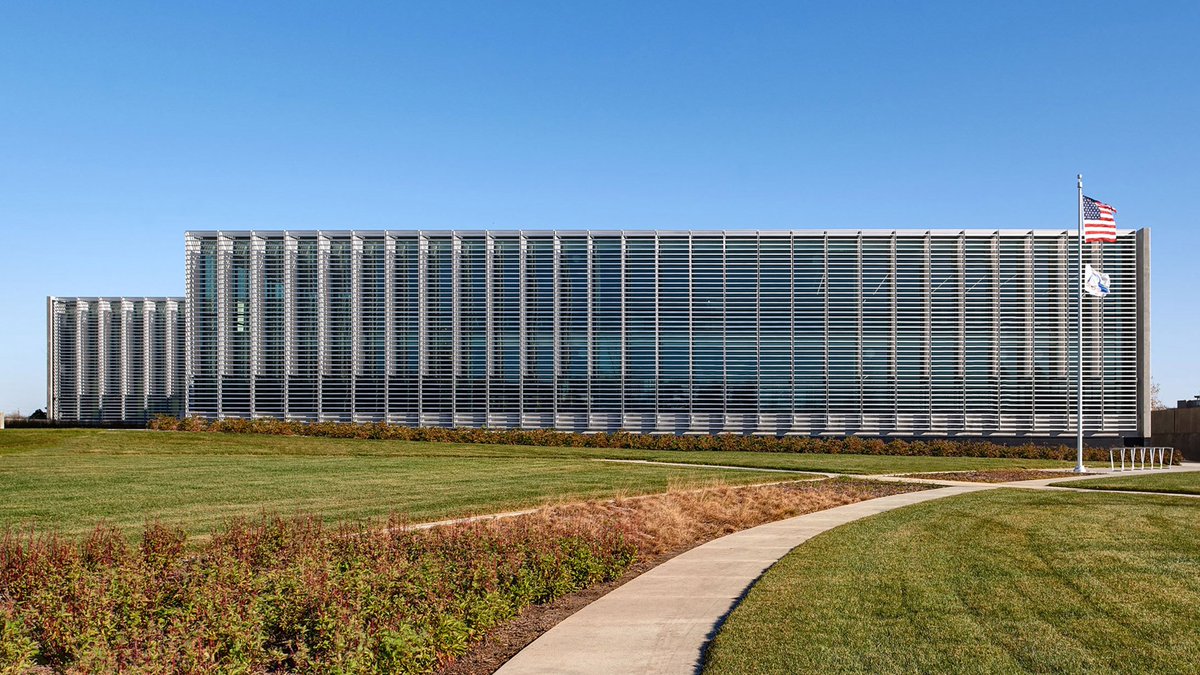 dezeen's tweet photo. Neumann Monson completes shared building for Des Moines municipal services https://t.co/baSeCEwNP8 https://t.co/99nG3FNQlI