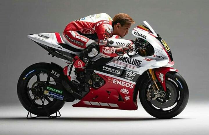 RPMotoDesign's tweet photo. Kind of by default but I'll take it, my designs made it to MotoGP!!! #getthereoneday @yamaharacingcom https://t.co/iGsxDUAV31