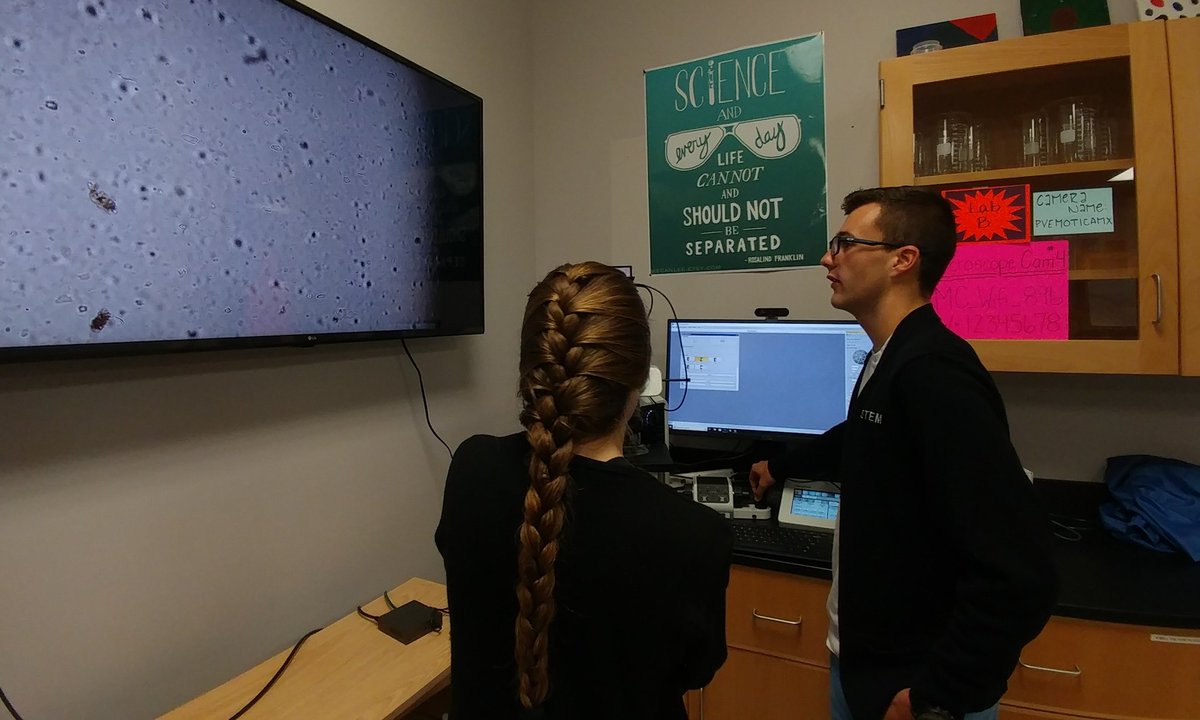 ShannonSeigle's tweet photo. The 4K scope is cool, but it's cooler that students at STEM are willing to learn brand new, high order thinking, new tech, &amp; then teach one another. That's why they will be successful after high school. #STEMkidsarethebestkids @STEMcha @hamcoschools @thenterprisectr #HCDEScience https://t.co/AhRVRGSF75
