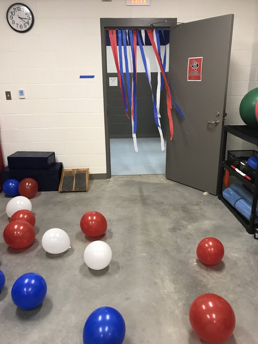 LFC_SportsMed's tweet photo. I have the best students! Surprise birthday party in the training room! https://t.co/NDtEiKvGhf