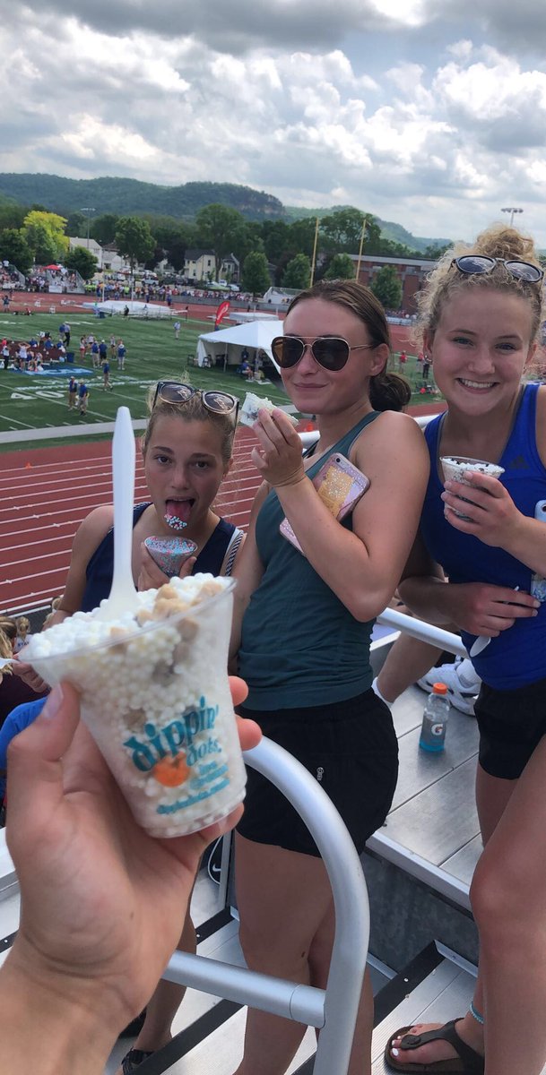 LibbyBreider's tweet photo. Happy bday Mya!! Can’t wait for another track season with u💞👟 https://t.co/RNMuvu1x7Z