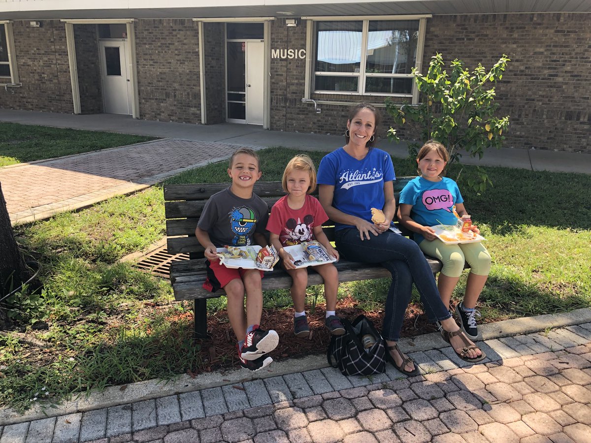 AtlantisRockets's tweet photo. Check out our #Atlantisfamous kids for character! Shout out to Mrs. Pettis and Mr. Yount for doing something special for our kids! https://t.co/wpc31mgKDq