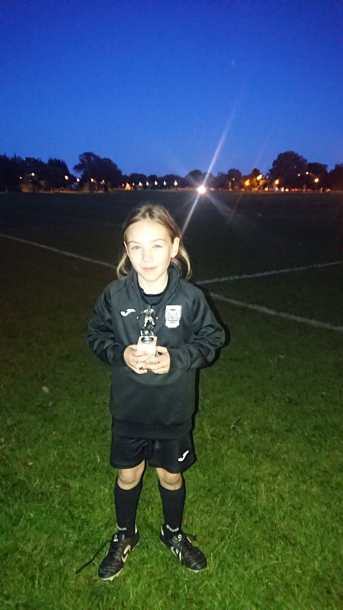 LAFC_2009s's tweet photo. Well done to Yasmin who was AGAIN awarded ‘Player of the Week’ at training, this girl is class! 👏👏

#LeithLinks    #CommunityClub   #LetThemPlay https://t.co/YUaSza8B2E
